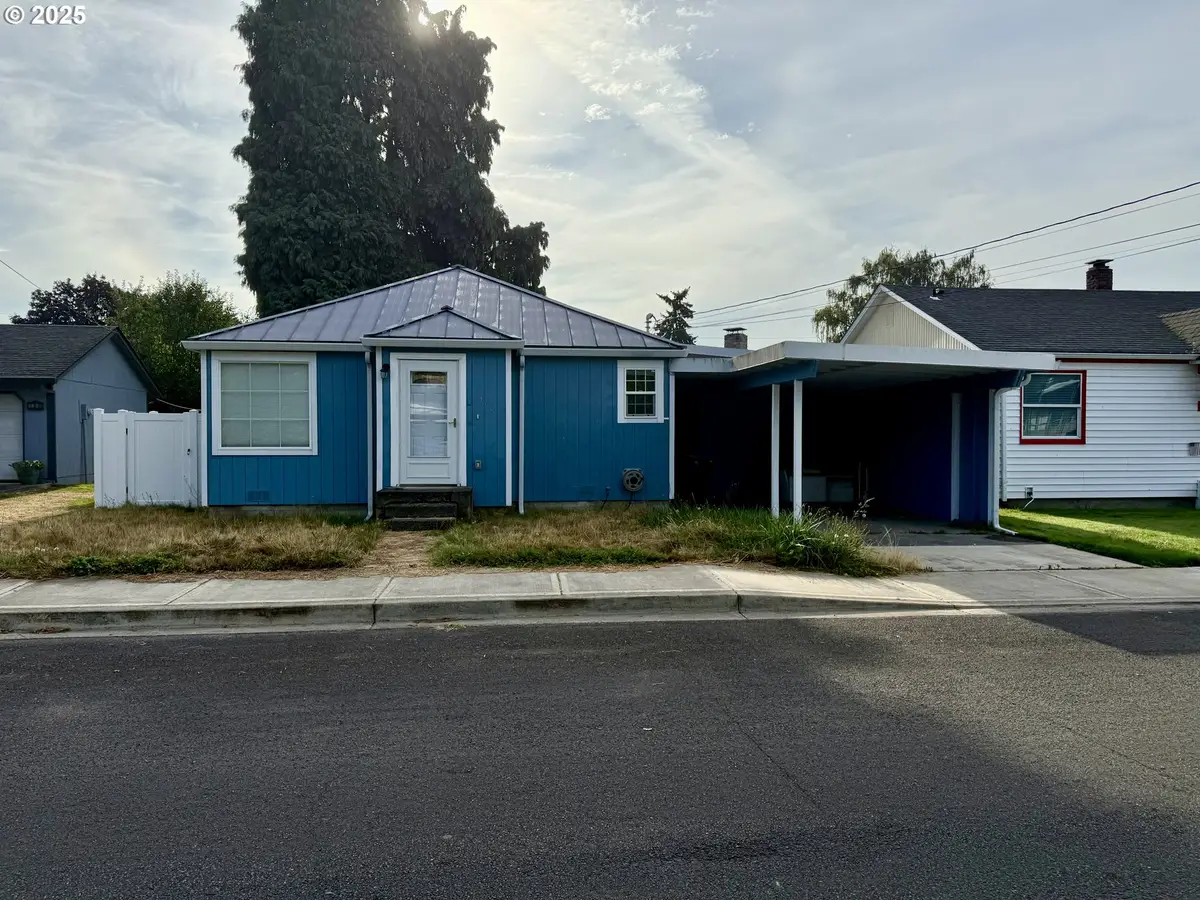 766 Hoffman St, Woodland, WA 98674 - #1