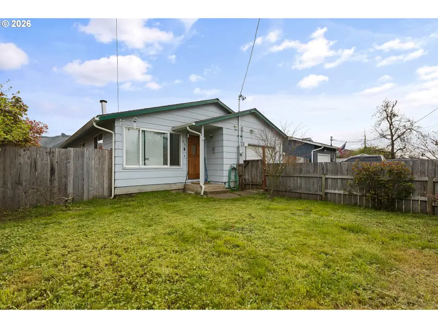 416 Glen Ave, Sutherlin, OR 97479 - #2