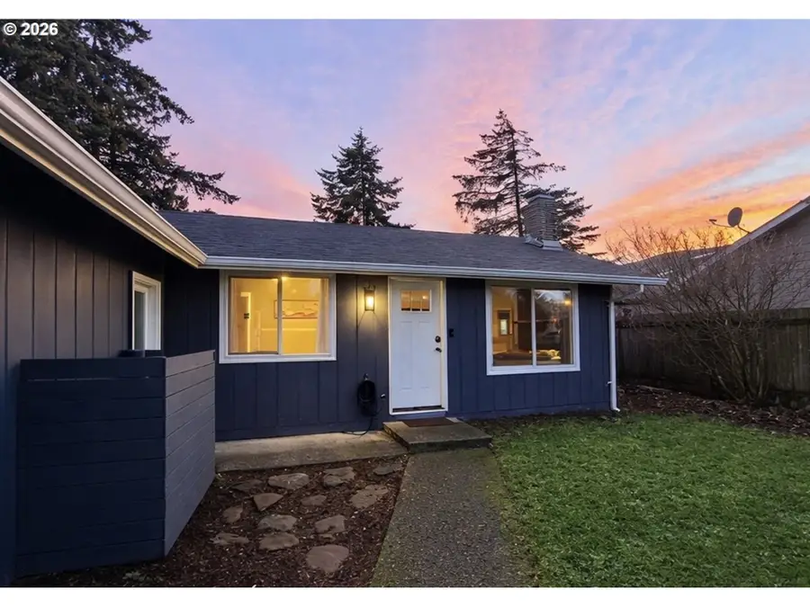 2040 20th St, Florence, OR 97439 - Image #3