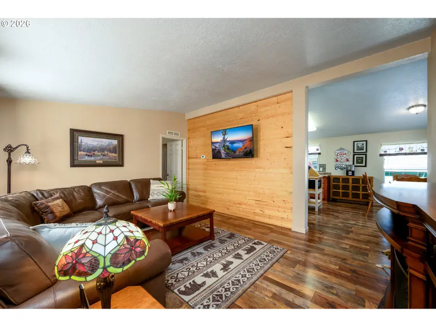 845 Sea St, Sutherlin, OR 97479 - #2
