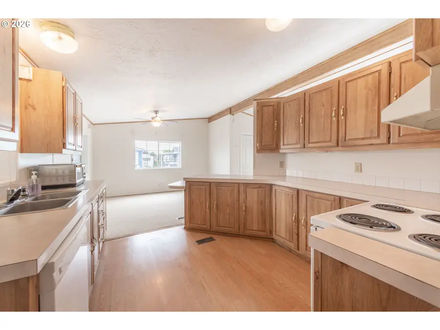 51547 SE Oak Gove Dr, Scappoose, OR 97056 - #3