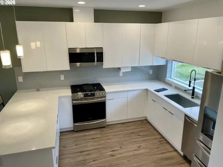 9023 NE Hoyt St, Portland, OR 97220 - #3