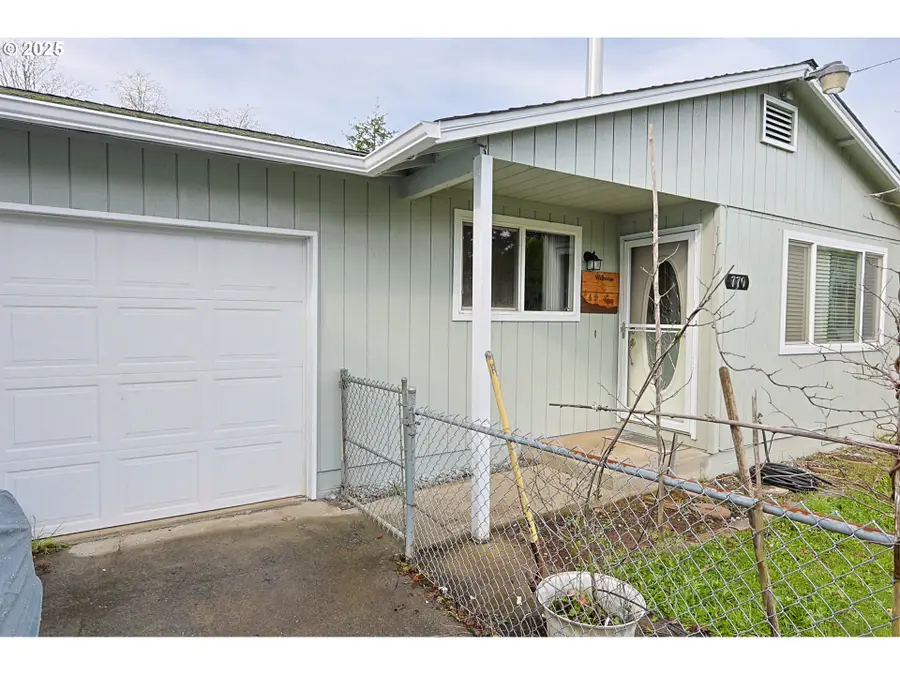 770 S Wasson St, Coos Bay, OR 97420 - Image #2