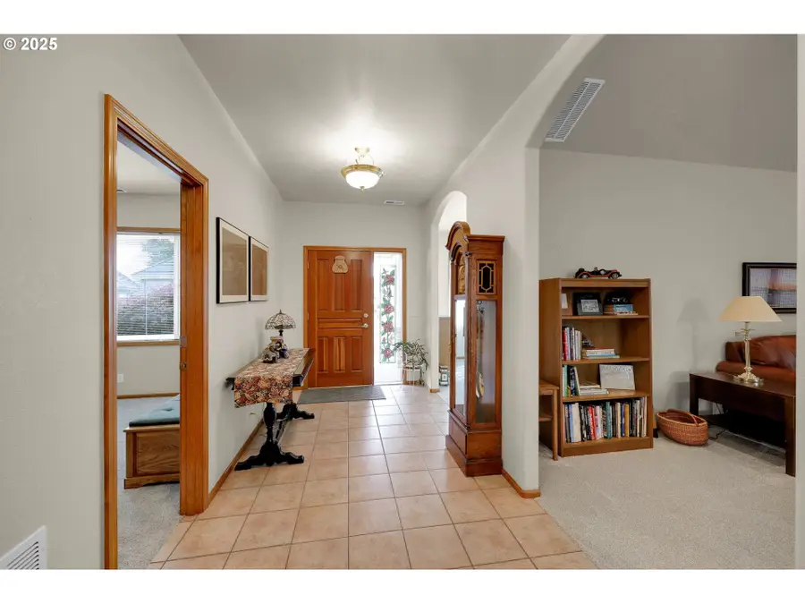 1789 Lake Shore Dr, Eugene, OR 97408 - #3