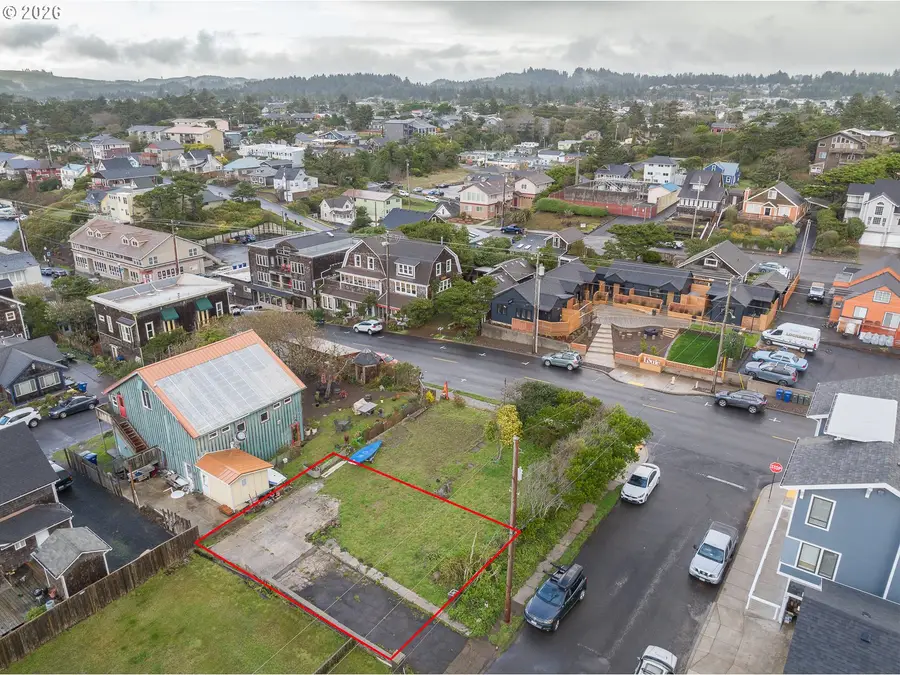 11 NW 2nd St, Newport, OR 97365 - #3