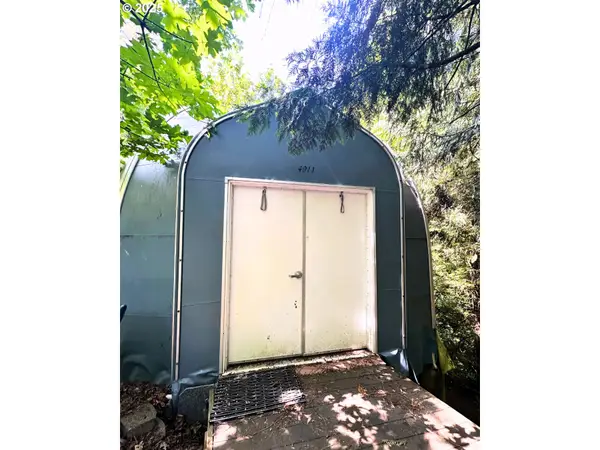 4911 SW Garden Home Rd, Portland, OR 97219