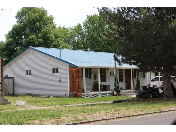 335 N 4th St, Athena, OR 97813