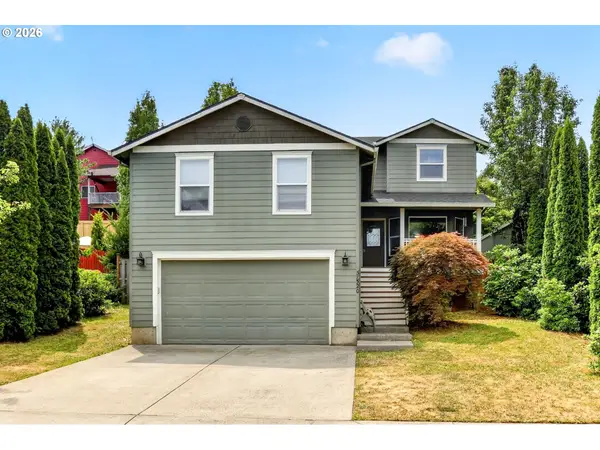 37520 Green Mountain St, Sandy, OR 97055
