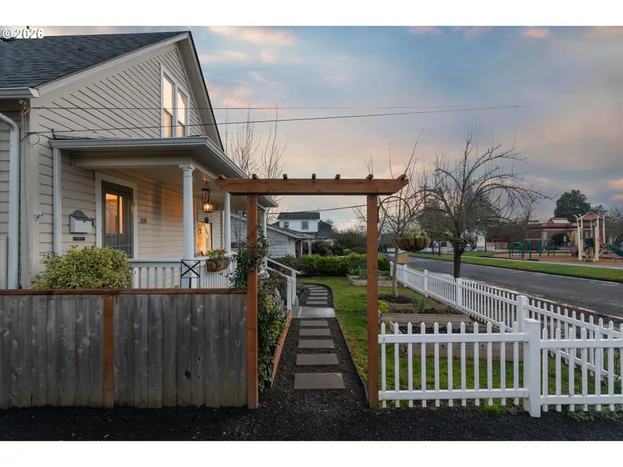 310 N School St, Newberg, OR 97132 - #2