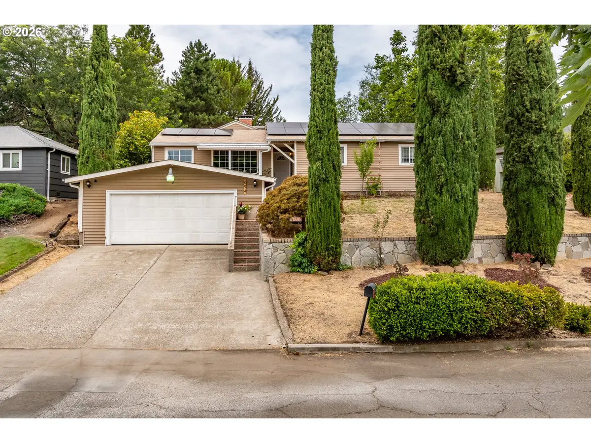 694 NE Knoll Ave, Roseburg, OR 97470 - #1