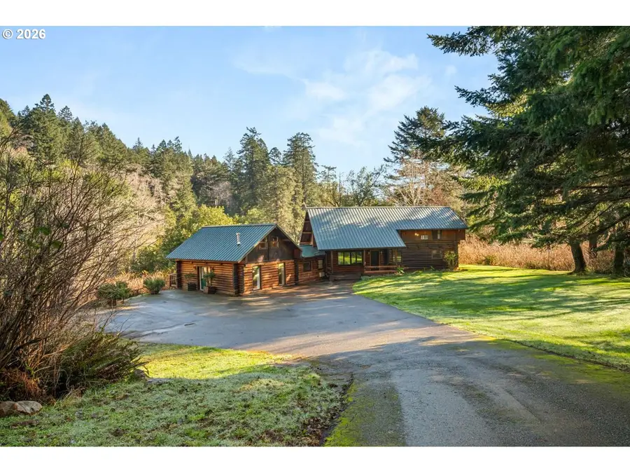 17285 Rustic Ln, Brookings, OR 97415 - Image #2