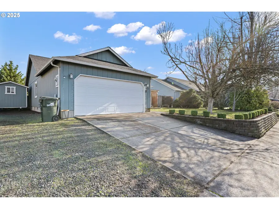 692 N 1st St, Creswell, OR 97426 - Image #3