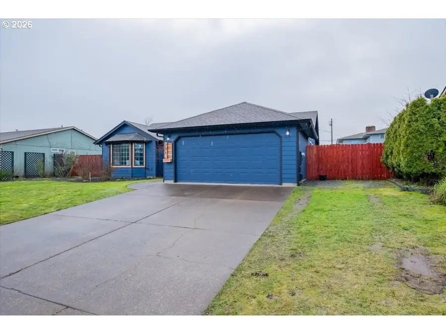 701 SE Juniper Ave, Dallas, OR 97338 - #2