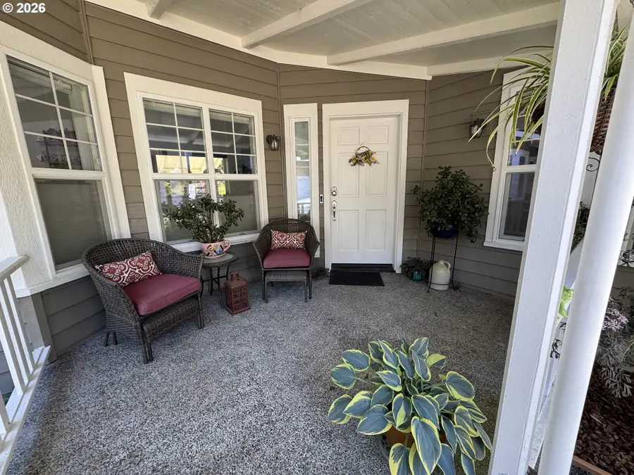 2013 Royal Saint George Dr, Florence, OR 97439 - #3
