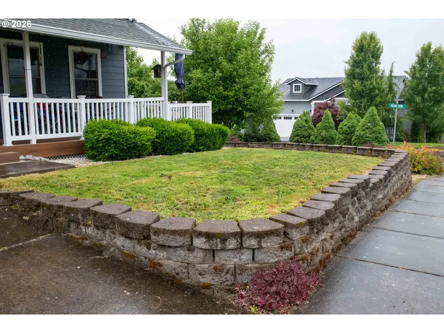 413 Costello Dr, Gaston, OR 97119 - #3