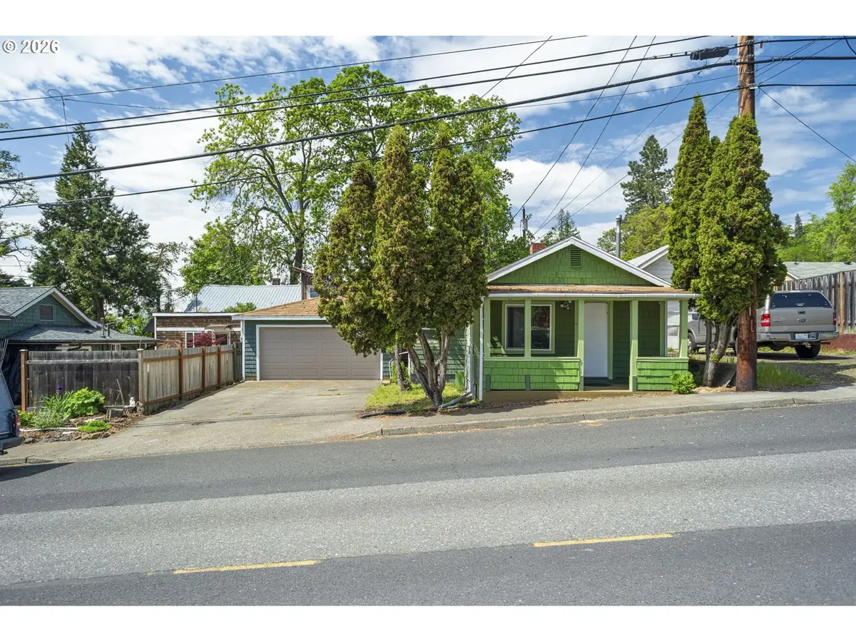 307 N Ash St, Bingen, WA 98605 - #1