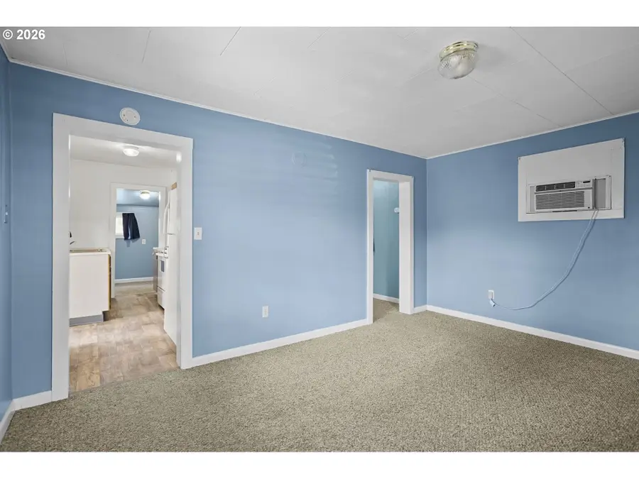 307 N Ash St, Bingen, WA 98605 - #3