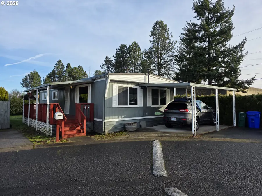 19776 SE Stark St, Portland, OR 97233 - Image #2