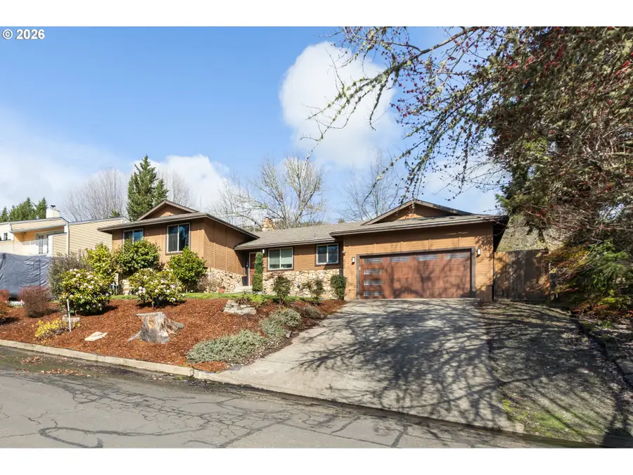 2382 NW Esquire Dr, Roseburg, OR 97471 - #2