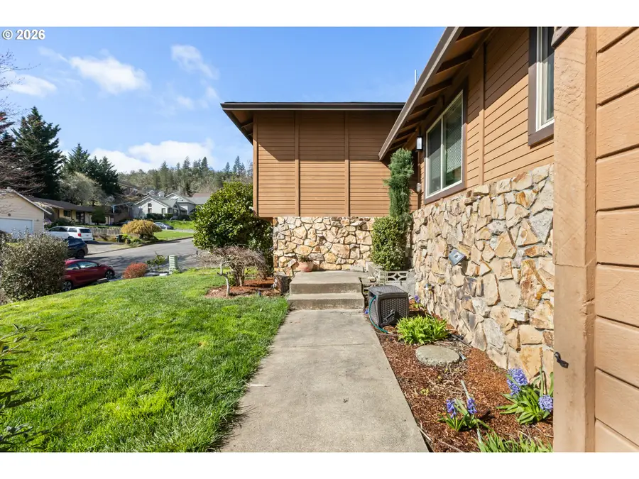 2382 NW Esquire Dr, Roseburg, OR 97471 - #3