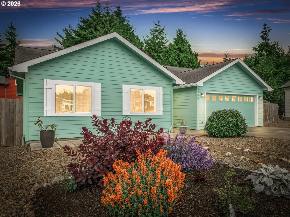 1255 SW Wedge Ct, Waldport, OR 97394 - #1