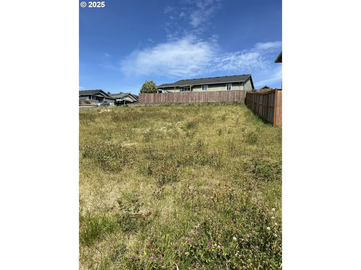 1001 E 9th St, Lafayette, OR 97127 - #1