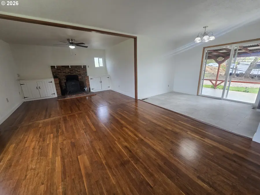 1027 Sunflower St, Chenoweth, OR 97058 - #2