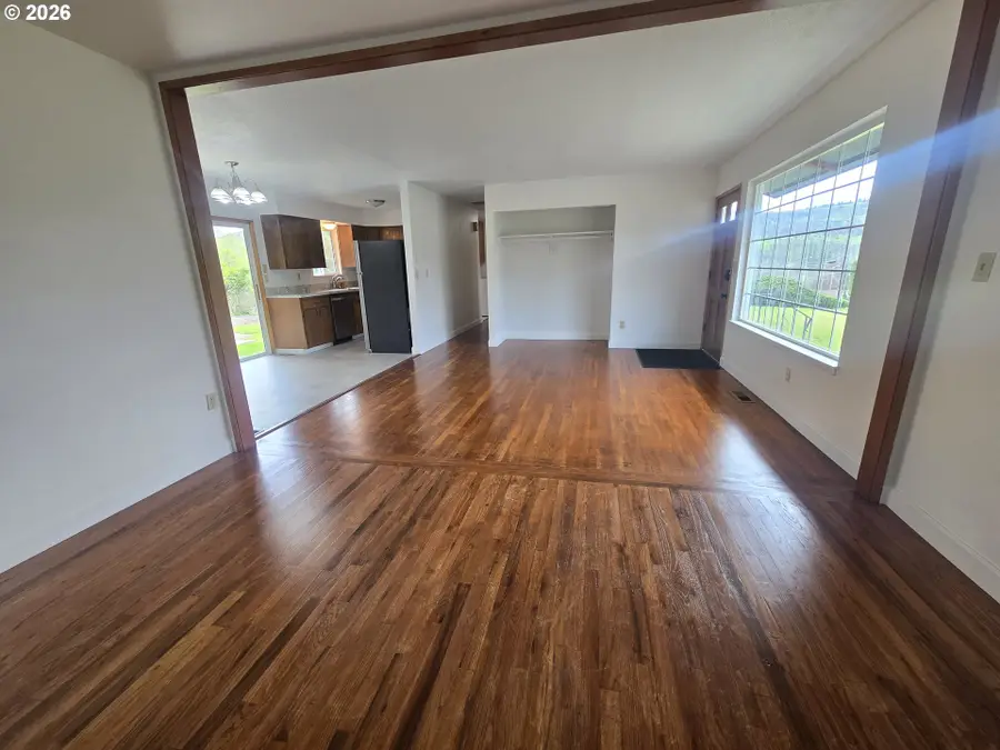 1027 Sunflower St, Chenoweth, OR 97058 - #3