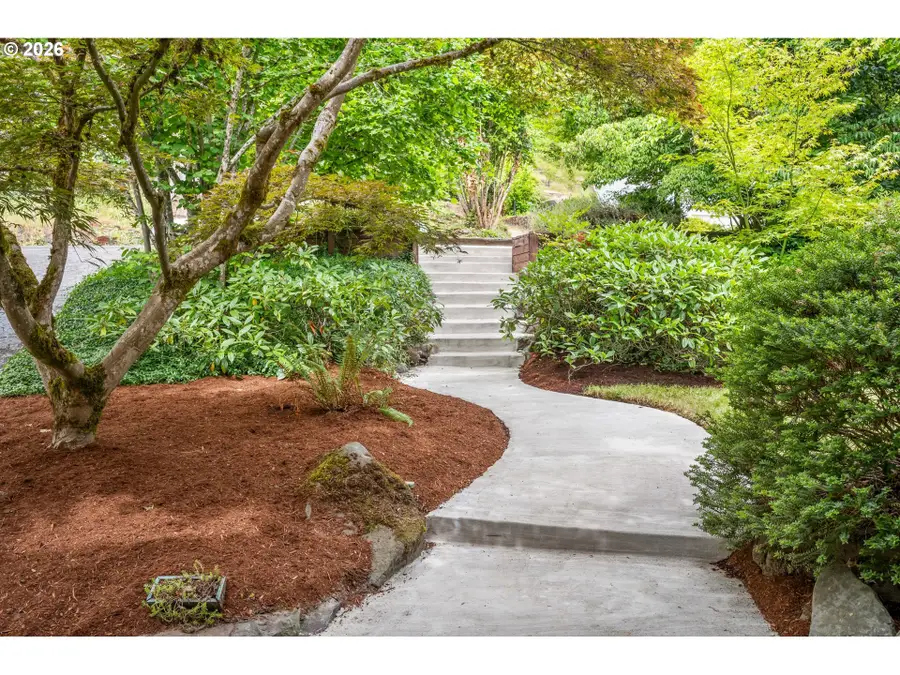 2145 Floral Hill Dr, Eugene, OR 97403 - #2
