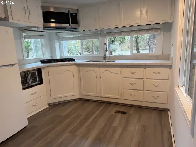 4531 Franklin Blvd #92, Eugene, OR 97403 - Image #2