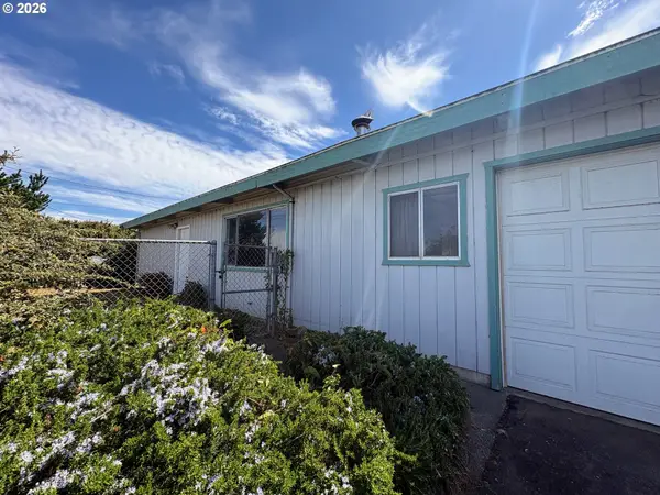 29835 Hillcrest St, GoldBeach, OR 97444