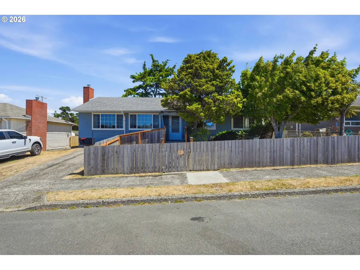 1669 Johnson St, North Bend, OR 97459 - #1