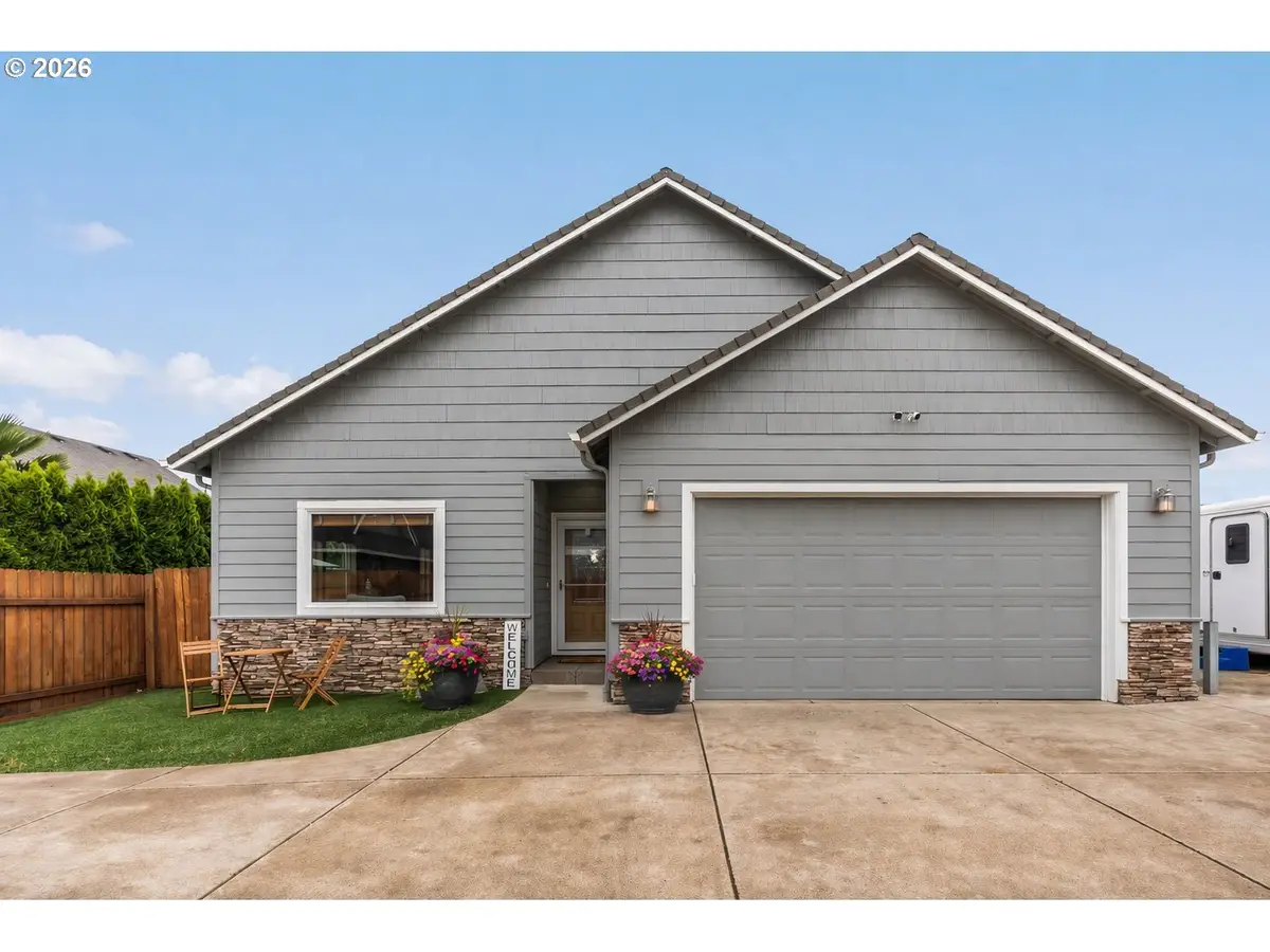 852 T St, Springfield, OR 97477 - #1