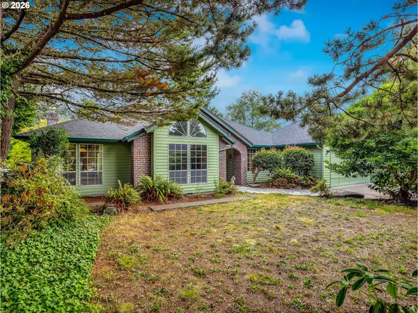 33726 Lake Front Dr, Warrenton, OR 97146