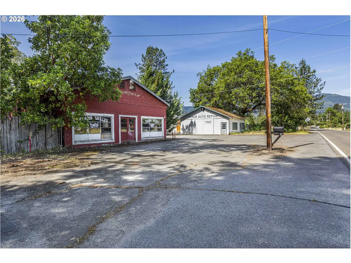 8622 E Evans Creek Rd, Wimer, OR 97537 - #1