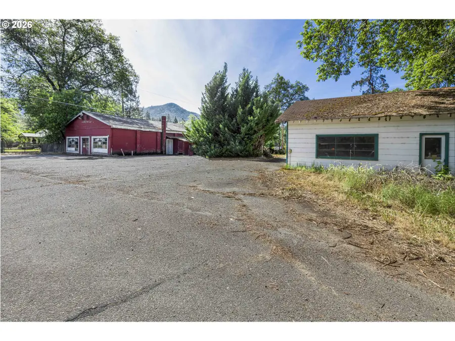 8622 E Evans Creek Rd, Wimer, OR 97537 - #3
