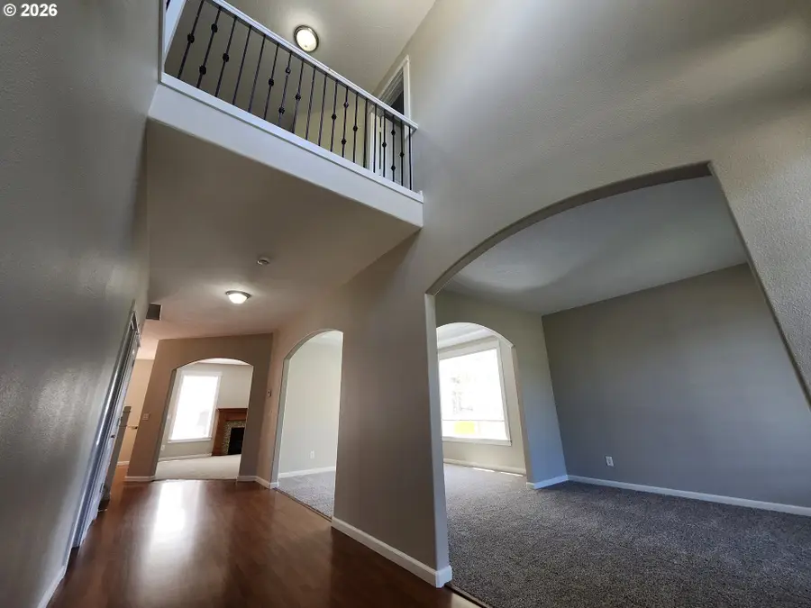 573 E 13th Pl, Lafayette, OR 97127 - #2