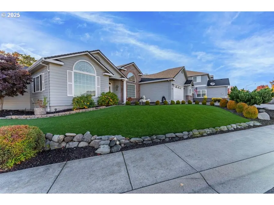 223 Ridgeway Ave, Central Point, OR 97502 - Image #3