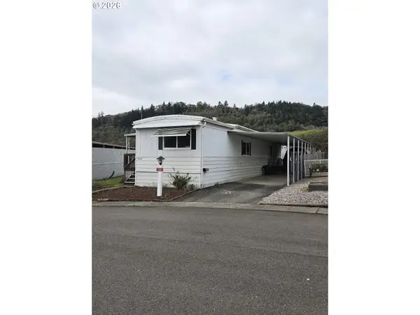 512 Shadow Ranch Ln, Roseburg, OR 97470