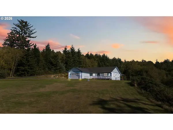 58 Alger Creek Heights Rd, Cathlamet, WA 98612