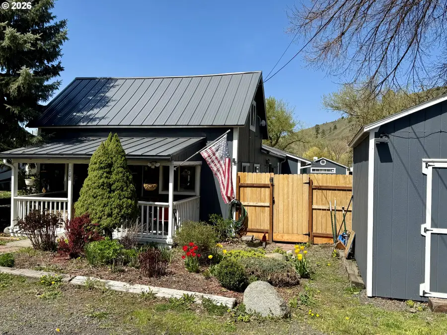 103 W 4th St, Wallowa, OR 97885 - #2