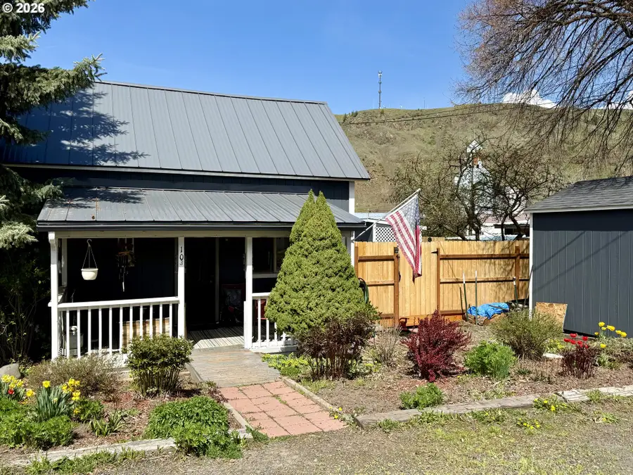 103 W 4th St, Wallowa, OR 97885 - #3