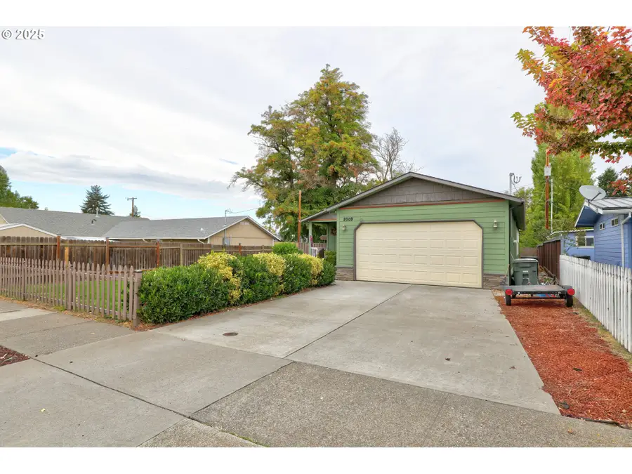 2009 E 12th St, The Dalles, OR 97058 - Image #2