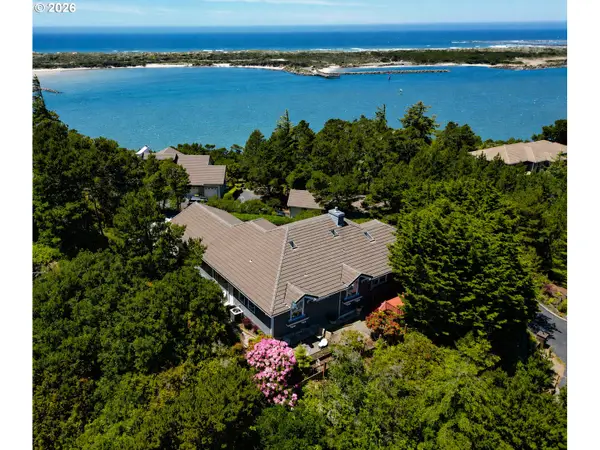 51 Shoreline Dr, Florence, OR 97439