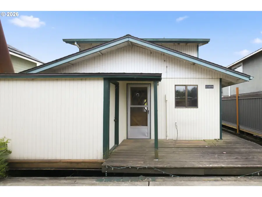 11694 N Island Cove Ln, Portland, OR 97217 - #2