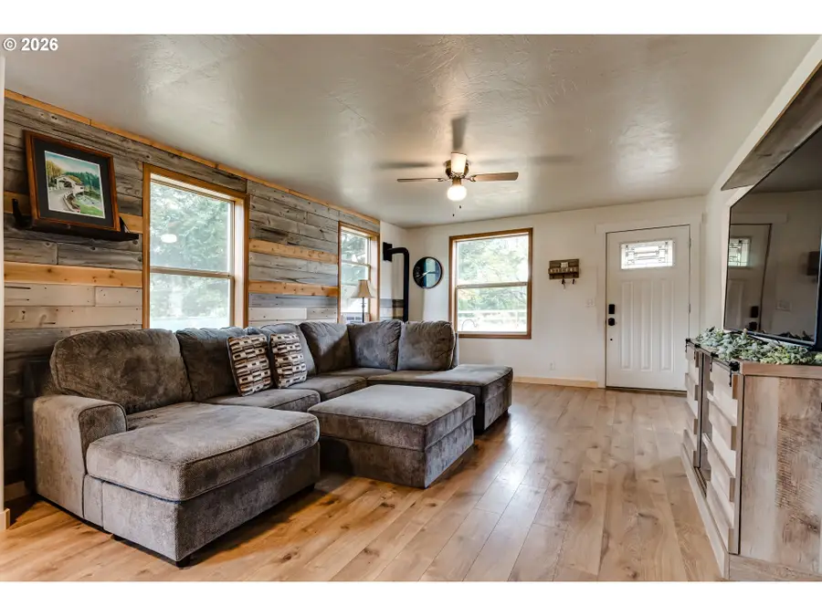 24723 Warthen Rd, Elmira, OR 97437 - #2