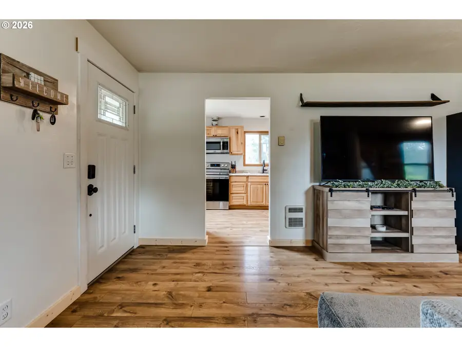 24723 Warthen Rd, Elmira, OR 97437 - #3