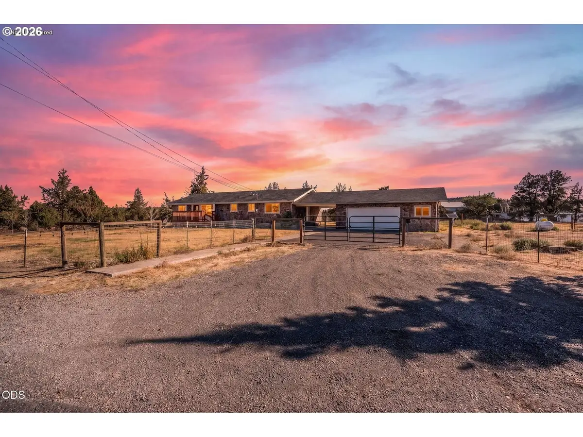 3890 NW 25th St, Redmond, OR 97756 - #1
