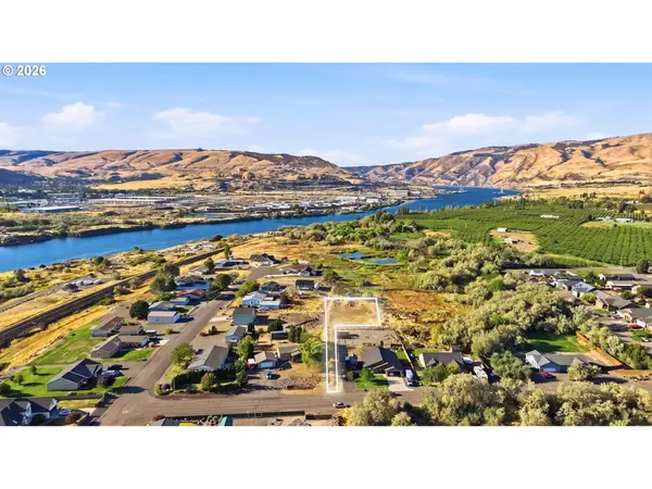 217 E St, Dallesport, WA 98617