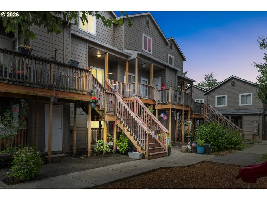 695 SE 197th Ave, Portland, OR 97233 - #2
